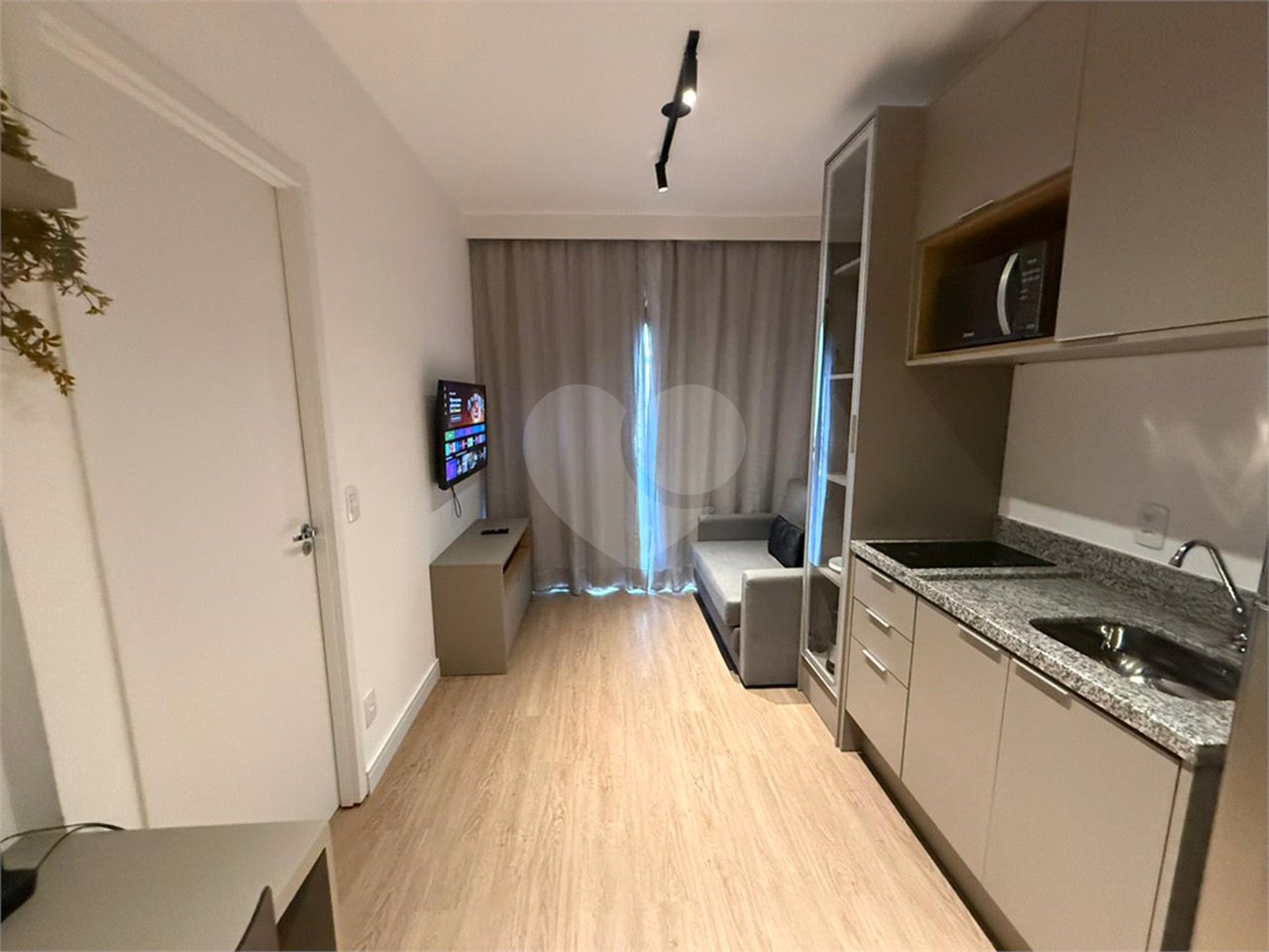 Studio HIS2 mobiliado 38m² na Liberdade, lazer completo, pronto para morar.