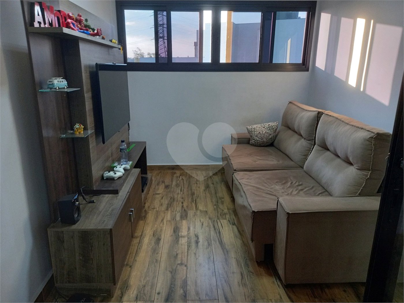 Sobrado à venda com 5 quartos, sendo 3 suítes, em Residencial Jatobás, Louveira, SP