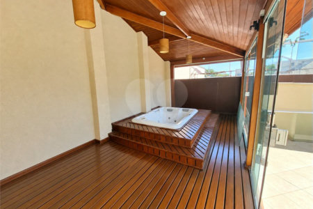 Casa à venda no Condomínio Estância Marambaia, Vinhedo | 3 suítes, piscina e terreno de 810 m²