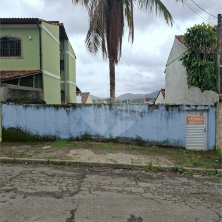 TERRENO A VENDA NO BAIRRO ADRIANA TODO MURADO.