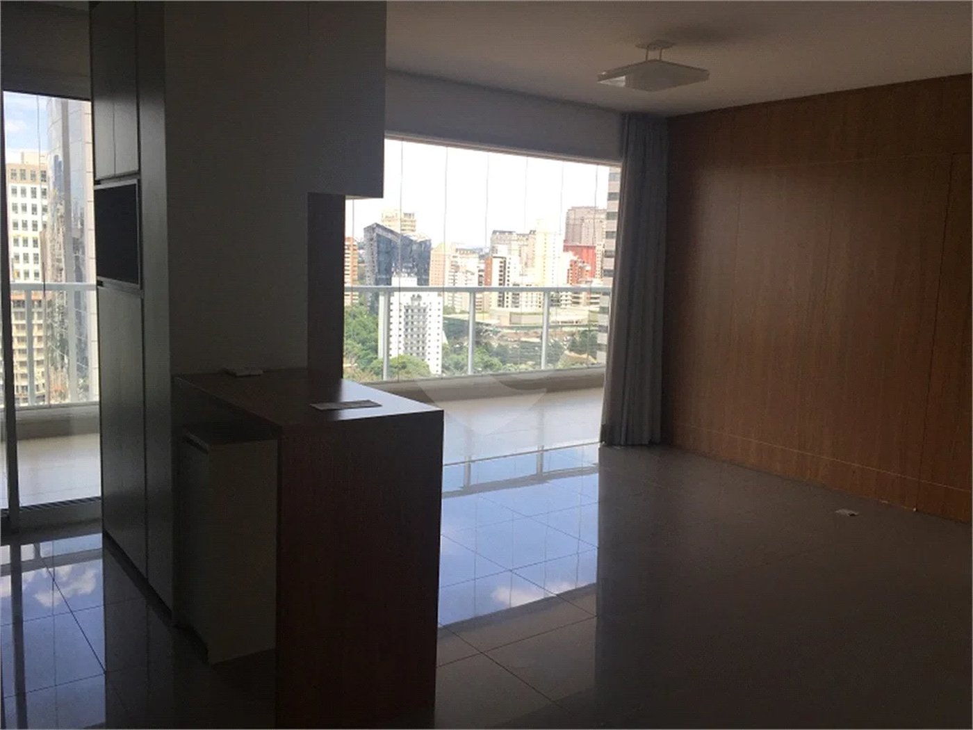 EXCELENTE APARTAMENTO PARA LOCAÇÃO NO ITAIM BIBI, 70 M2, 1 SUITE, 2 BANHEIROS, 2 VAGAS