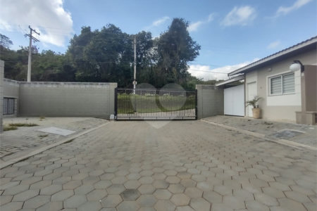 CASA TÉRREA EM ATIBAIA 2 DORMITÓRIOS EM CONDOMÍNIO FECHADO