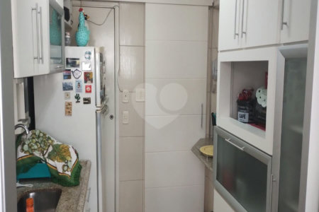 Apartamento com 67m², 3 quartos, garagem, à venda no Jardim Marajoara.