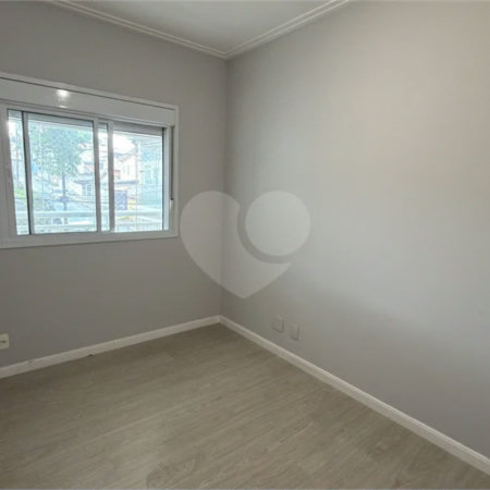 Apartamento de 155 m² com 4 dormitórios, varanda e 2 vagas de garagem. Condomínio com piscinas adulto, infantil e aquecida, lazer e portaria 24 horas.