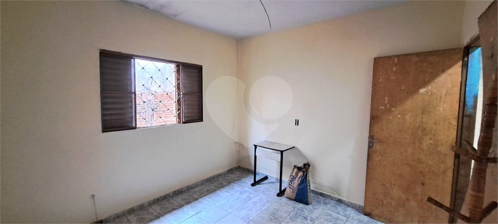Casa ampla em bairro tranquilo – excelente oportunidade para morar ou investir!