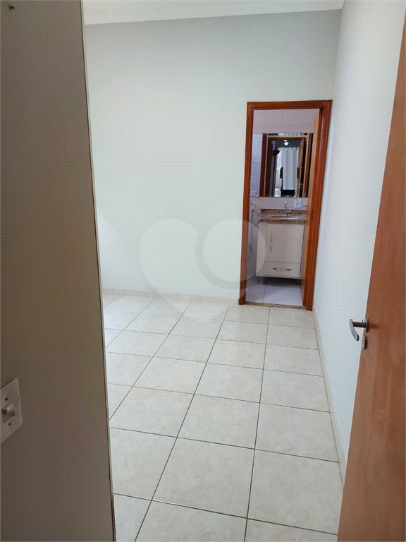 Casa Térrea com 2 dormitórios, sendo 1 suíte.