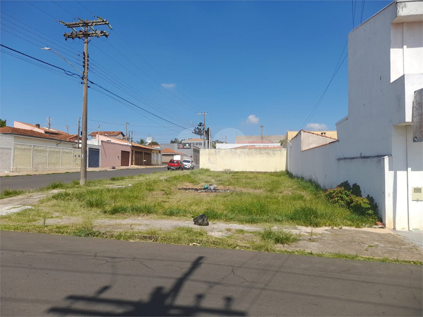Terreno plano com boa localização no Cruzeiro do Sul .