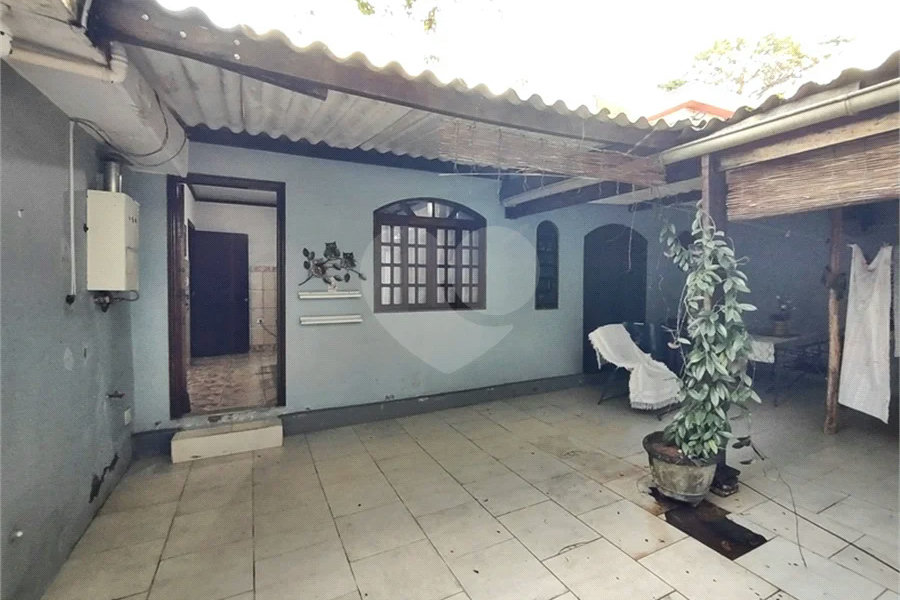 Casa Térrea de Esquina à Venda no Parque Vitória – Excelente Potencial!