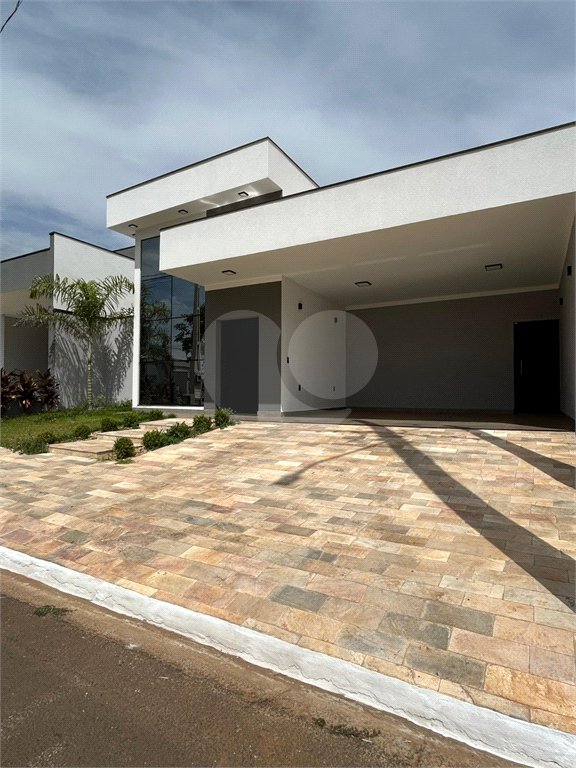Casa térrea 3 quartos 1 suíte no residencial Terra dos Buritis