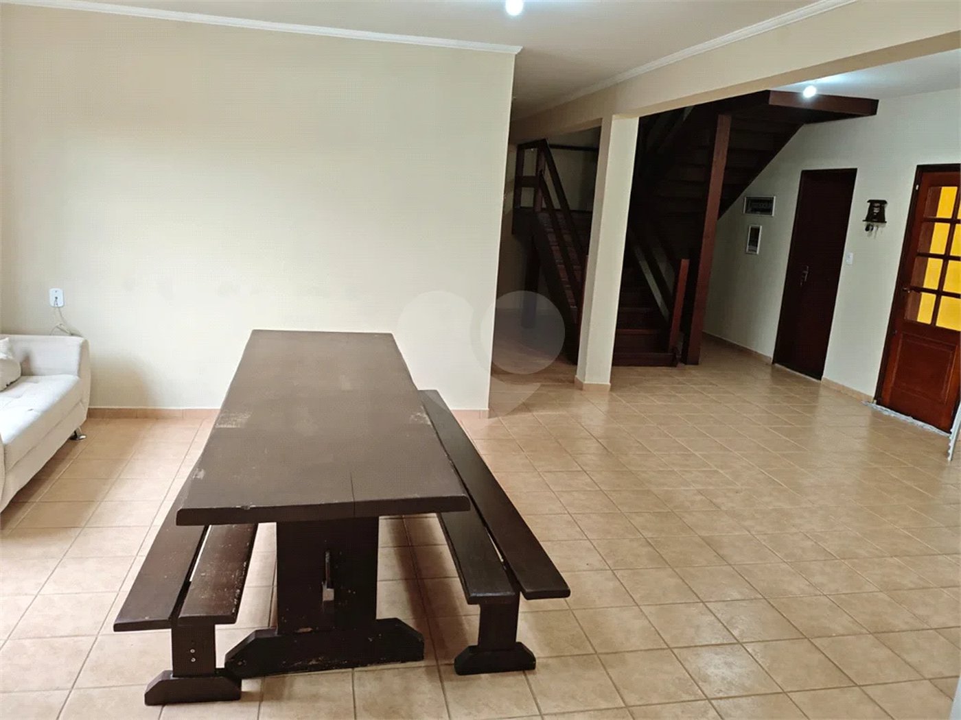 Casa à venda com 4 quartos, sendo 2 suítes,  em Country Residencial Felix, Bom Jesus dos Perdões, SP