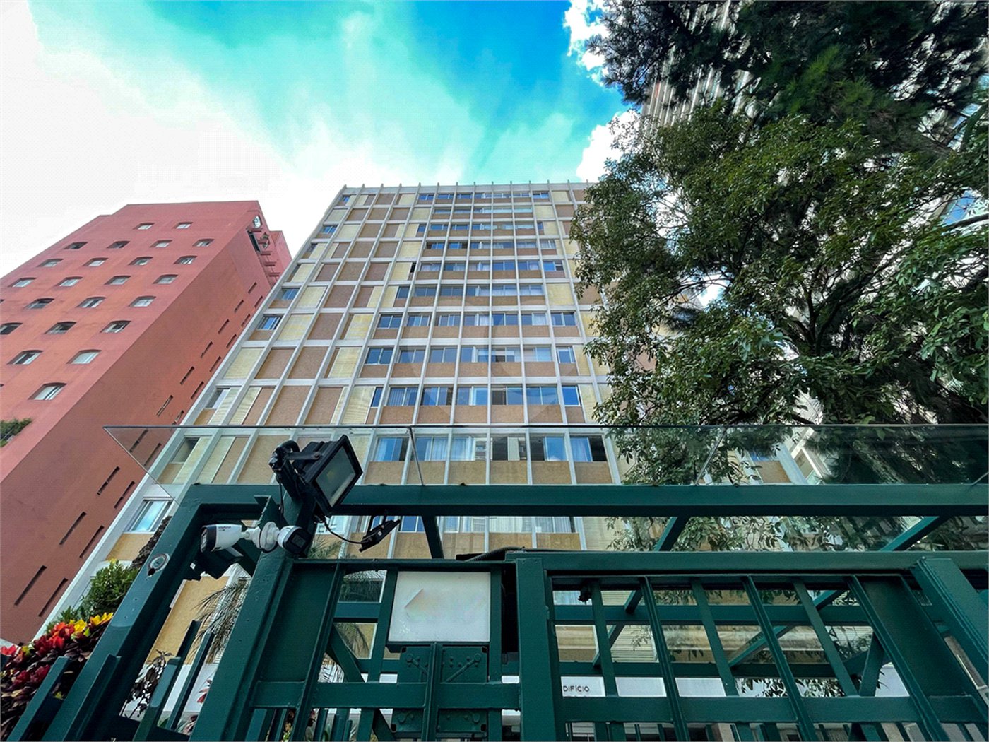 Apartamento à venda com 2 quartos e 3o reversível, no Baixo Jardins