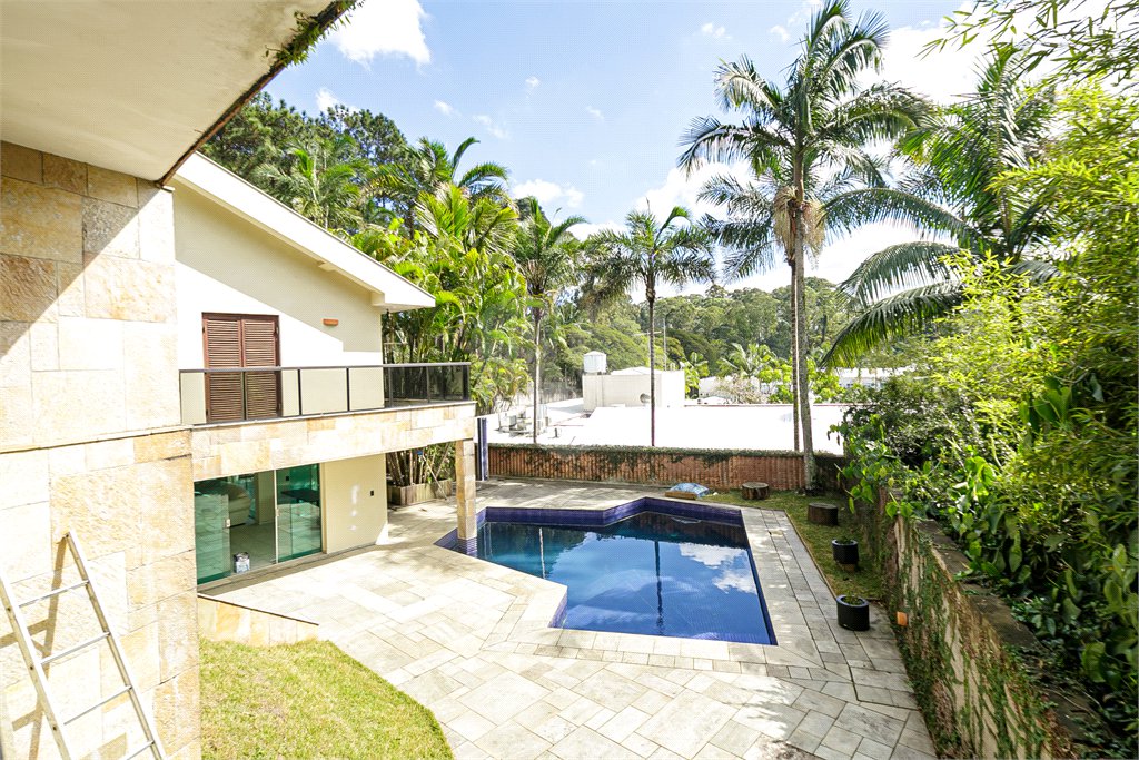 Casa com 4 quartos e ótimo espaço em local nobre no Alto da Boa Vista