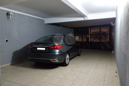 Casa com 324m², 4 dormitórios, sendo 1 suíte, 4 vagas, à venda no Jardim Las Vegas em Santo André.