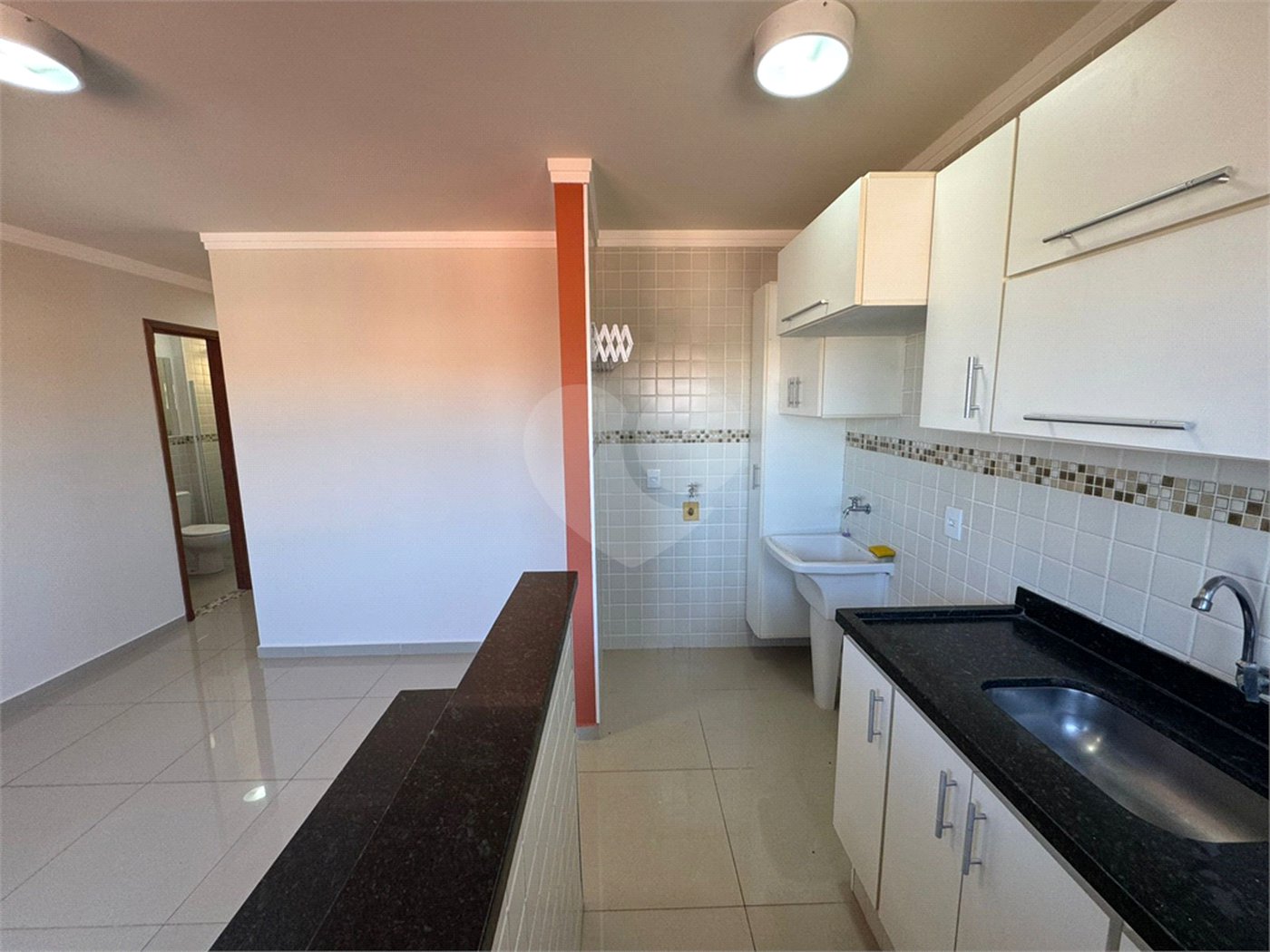 Apartamento á venda com 02 Dormitórios, em São Carlos.