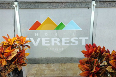 Apartamento no condomínio Monte Everest dispondo de 48m²
