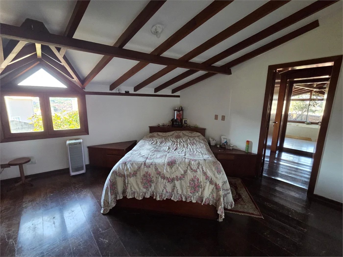 Casa à venda com 4 quartos, sendo 2 suítes,  em Cidade São Francisco, São Paulo, SP