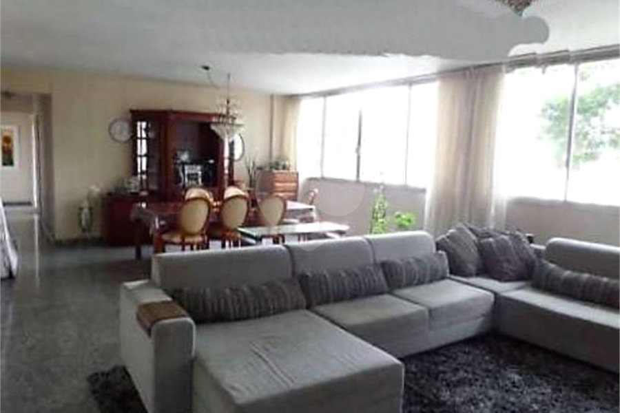 Apartamento próximo ao Metro com 03 dormitórios e 01 Suíte, 2 vagas á venda na Vila Mariana!