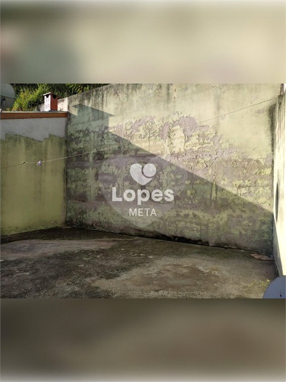 Esta encantadora casa, situada no tranquilo bairro Jardim Bandeirantes, na zona sul de São José dos