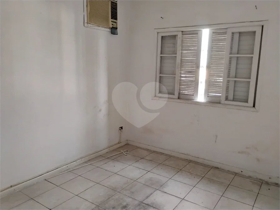 Sobrado na Vila Santa Catarina — 121 m² | Esquina Estratégica
