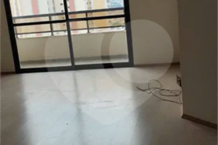 Apartamento Espaçoso com 4 Dormitórios, Suíte e Varanda no Jardim Paris