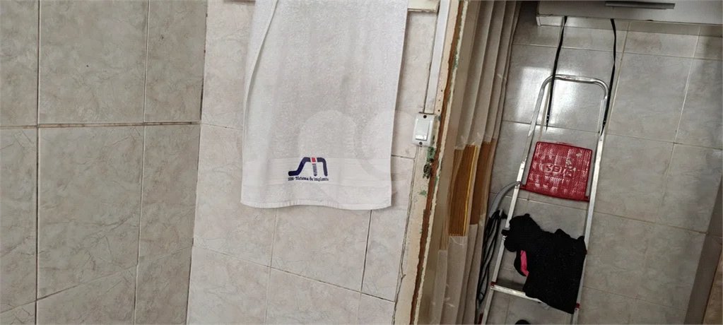 Casa com 150m² , 1 dormitório , 1 vaga de garagem , precisando de reforma , `venda na Penha.