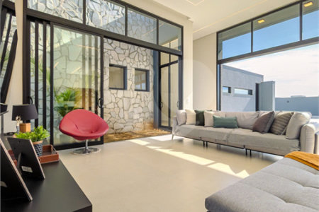 Indaiatuba - Quintas da Terracota - 1252 m² de terreno - casa térrea com 514 m² de área construída -3 vagas de garagem cobertas e 3 descobertas Lavabo - Sala de estar e jantar amplas e integradas - Escritório privativo - Cozinha toda equipada com geladeira, forno, micro-ondas, lava-louças,