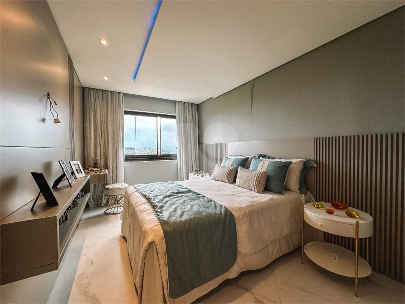 Cobertura à venda com 4 quartos, sendo 2 suítes,  em Riviera de São Lourenço, Bertioga, SP