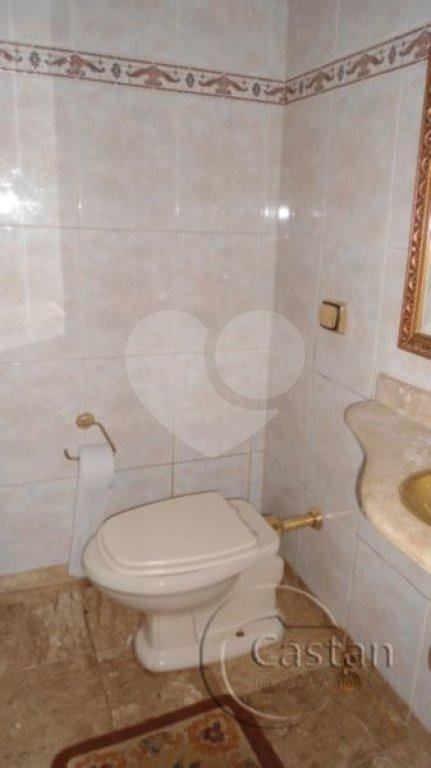 Casa térrea com salas comerciais em anexo à venda na região da Moóca