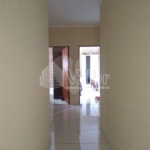 Casa Térrea com 3 dormitórios, sendo 1 suíte.