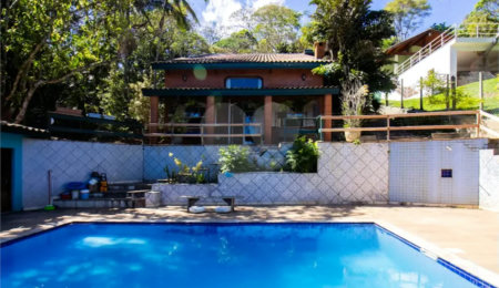 Casa à venda com 4 quartos, sendo 2 suítes,  no condomínio Parque Alto, Caieiras - SP