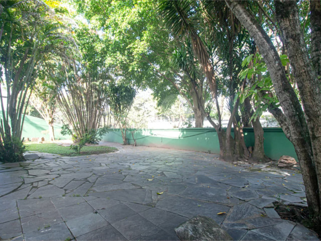 Casa à venda com 5 quartos, sendo 3 suítes,  em Morumbi, São Paulo, SP