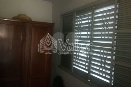 Casa térrea com 2 dormitórios.