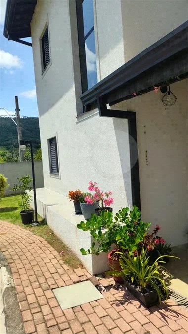 Excelente sobrado em condomínio fechado em Atibaia