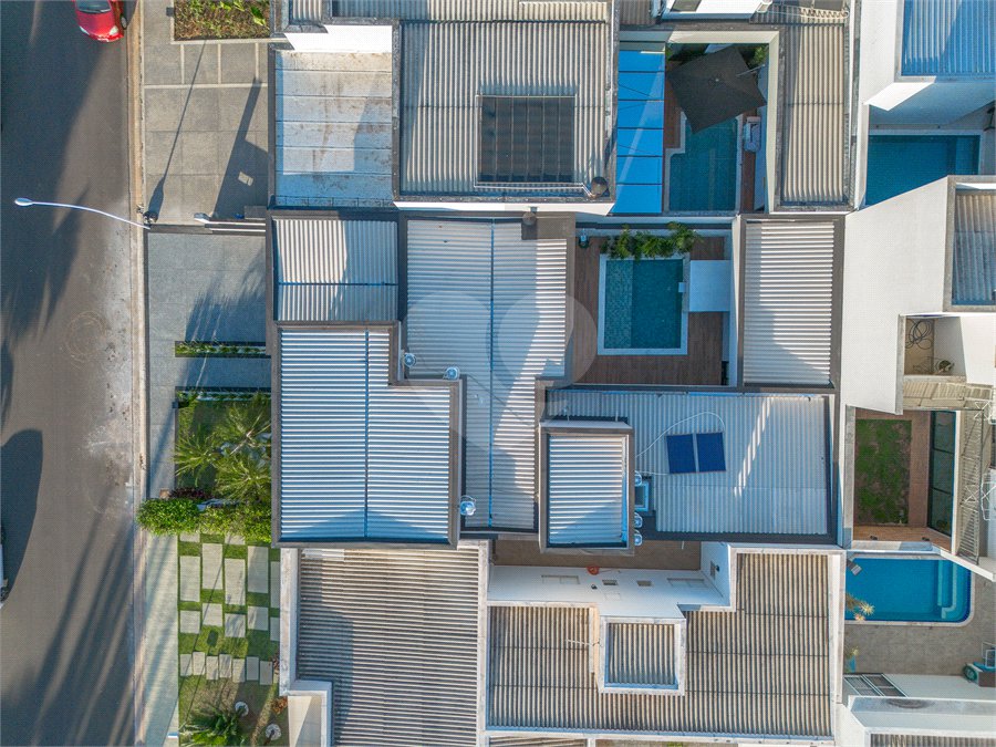 Indaiatuba - SP - Condominio Dona Lucilla - Valor R$2.295.000,00 - 3 suítes + escritório + lavabo - Terreno: 300m2 - Construção: 188m2 - Diferenciais - Móveis planejados no escritório, sala de TV, lavabo, cozinha, área gourmet, lavanderia, banheiros e closet - Ar condicionado em todos os ambie
