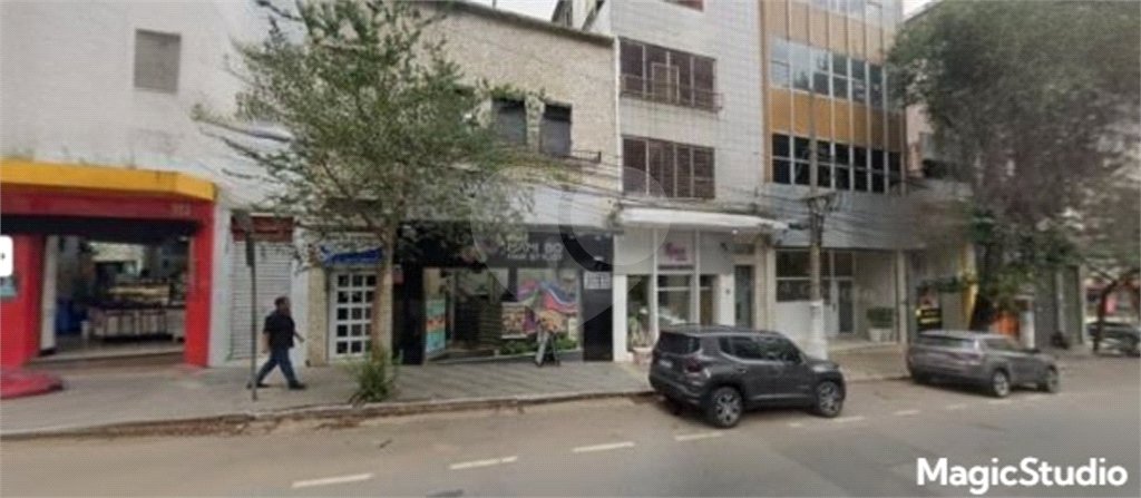 Sobrado comercial com 150m² , 7 salas , 3 banheiros , para locação na Bela Vista.