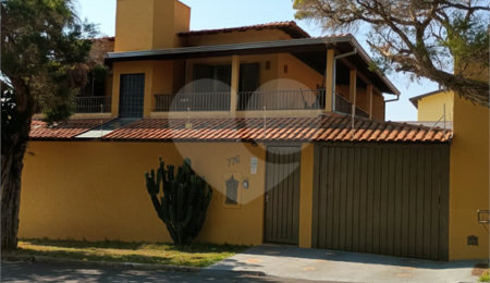 Sobrado à venda com 3 quartos, sendo 1 suíte,  em Parque Santa Marta, São Carlos, SP