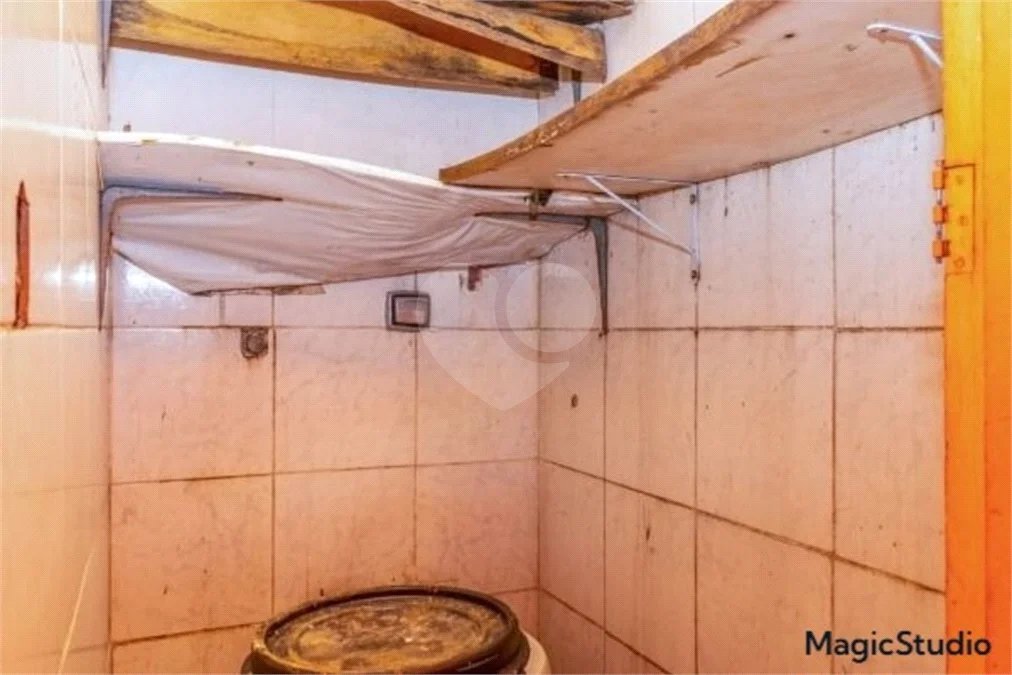 Casa em processo de reforma, com 208m², 2 dormitórios, 8 vagas, à venda no Tatuapé.