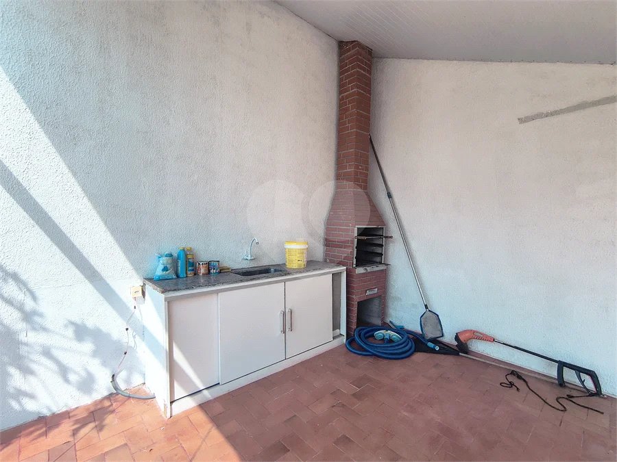 Casa com Suíte Master, Closet, Piscina e Espaço Gourmet Próxima ao Parque Ecológico- 03 quartos -com quintal