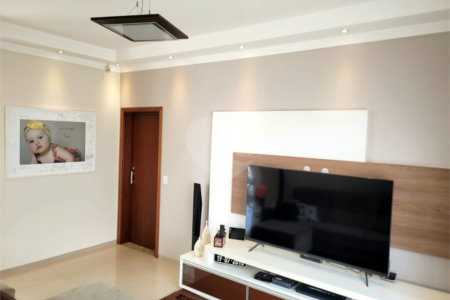 Casa térrea para venda em Araraquara/SP.