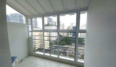 Ótima sala para escritório com 37 m², possui 2 ambientes.