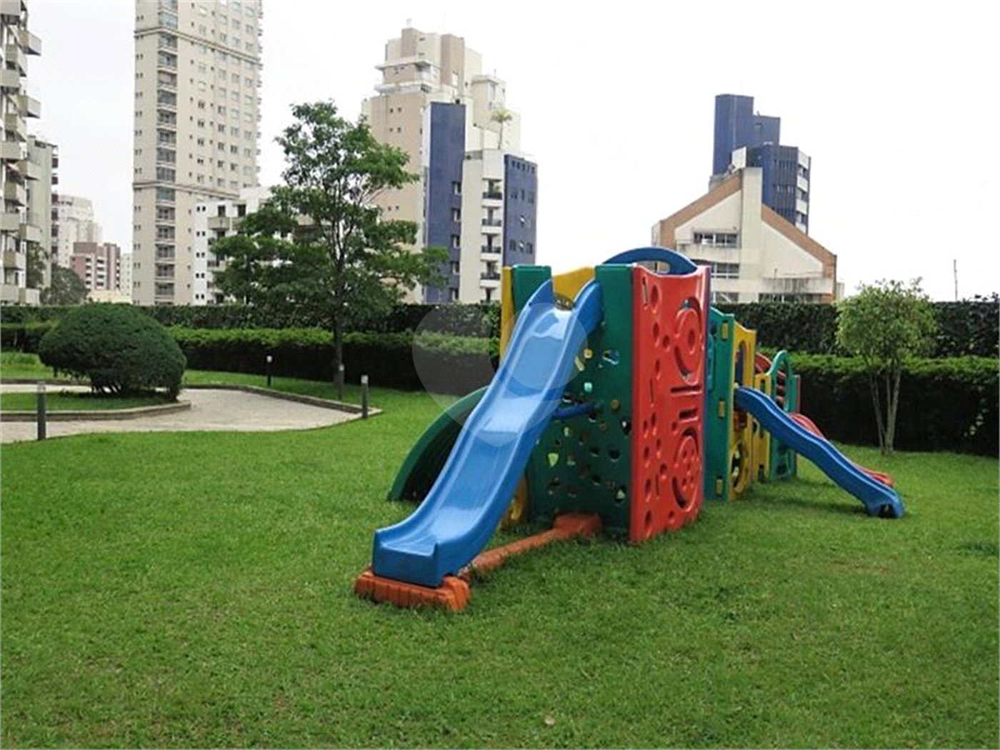 APARTAMENTO UM POR ANDAR!