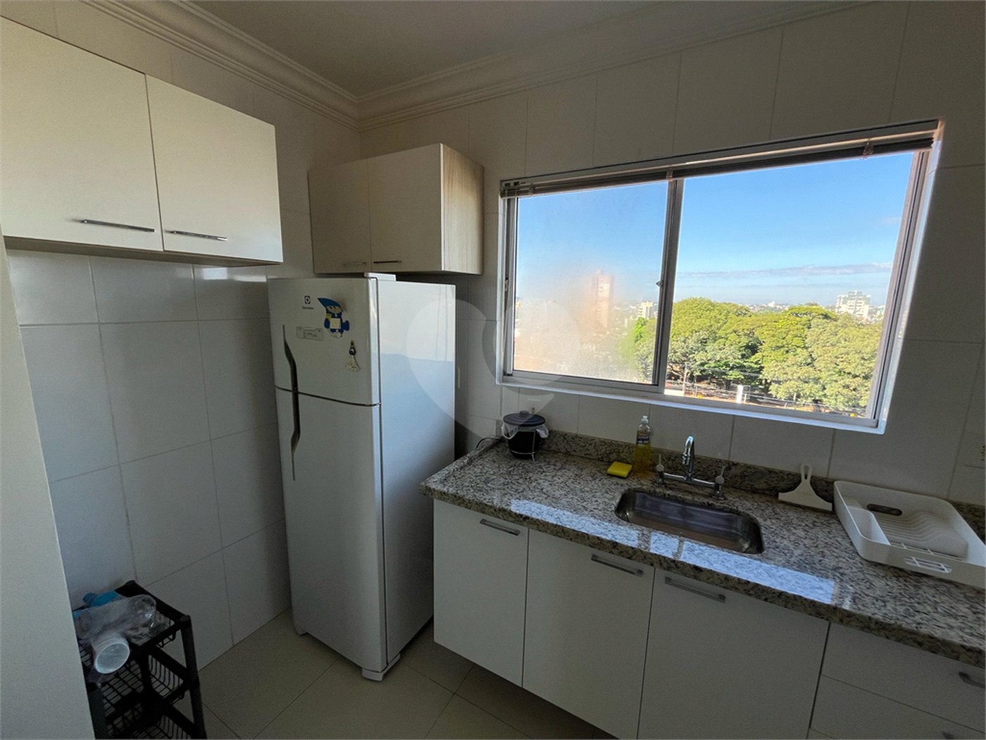 Apartamento mobiliado com 2 dormitórios sendo 1 suíte