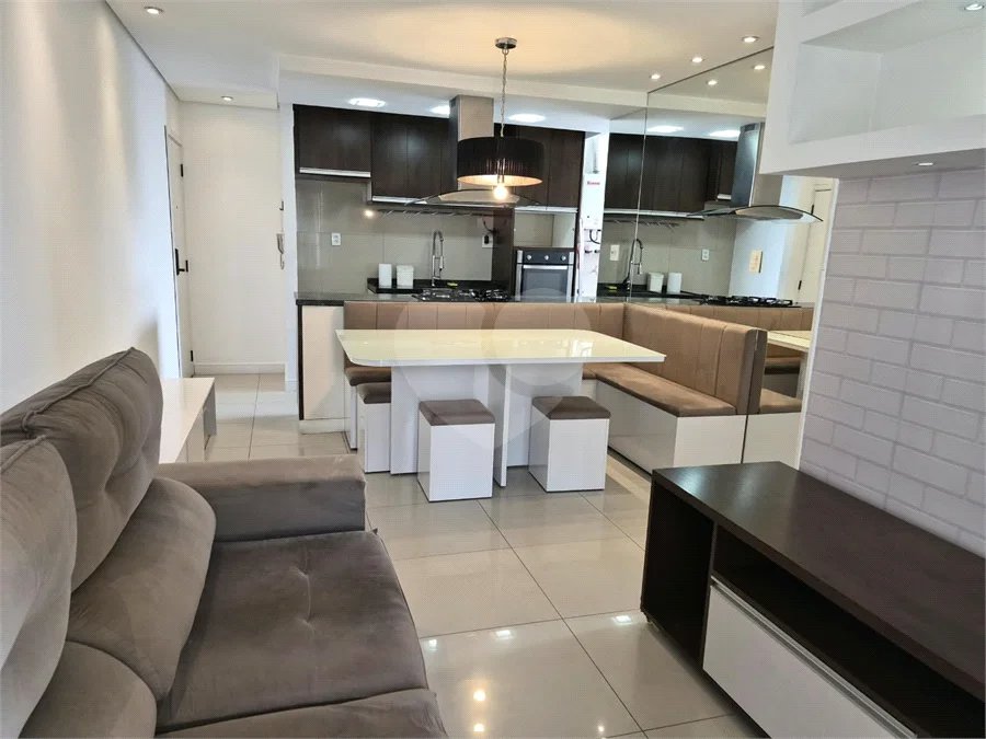 Oportunidade na Vila Leopoldina! Imóvel de 69m2, com 3 dorm., sendo 1 suíte, 2 banheiros, sala, cozinha e 2 vagas. Com ar condicionado em 2 dorm.