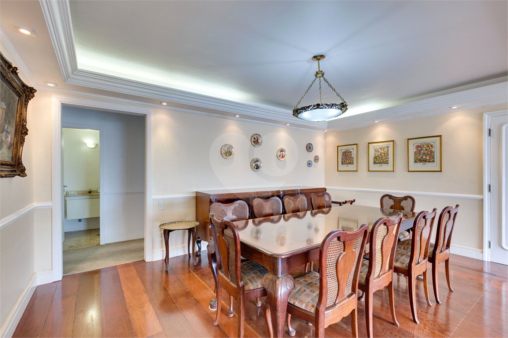 Apartamento à venda com 3 suítes em Real Parque, São Paulo, SP