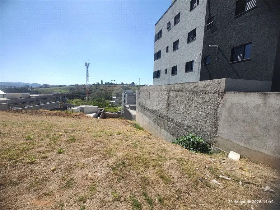 Terreno em Atibaia com 197 metros, pronto para construir, ao lado de supermercado e diversos comércios