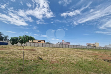 Terreno à Venda no Condomínio Monte das Araucárias