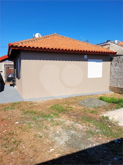 Seu Novo Lar Te Espera: Casa Aconchegante, Pronta para Morar e com 2 dormitórios e Amplo Quintal!