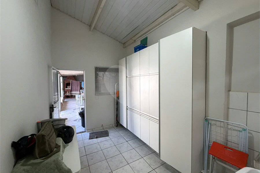 Casa à Venda no Santa Terezinha com 3 Dormitórios, Churrasqueira e Garagem para 2 Carros