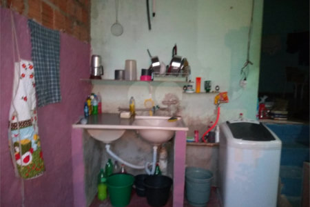 Casa térrea no Antenor Garcia.