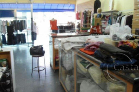 Casa térrea com salas comerciais em anexo à venda na região da Moóca
